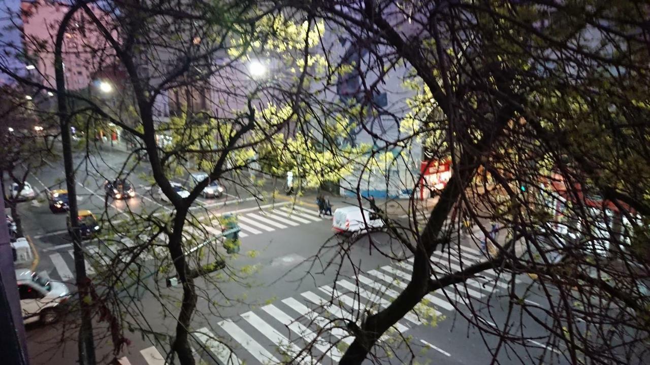 Excelente Departamento Con Balcon A La Calle Sobre Avenida Buenos Aires Bagian luar foto