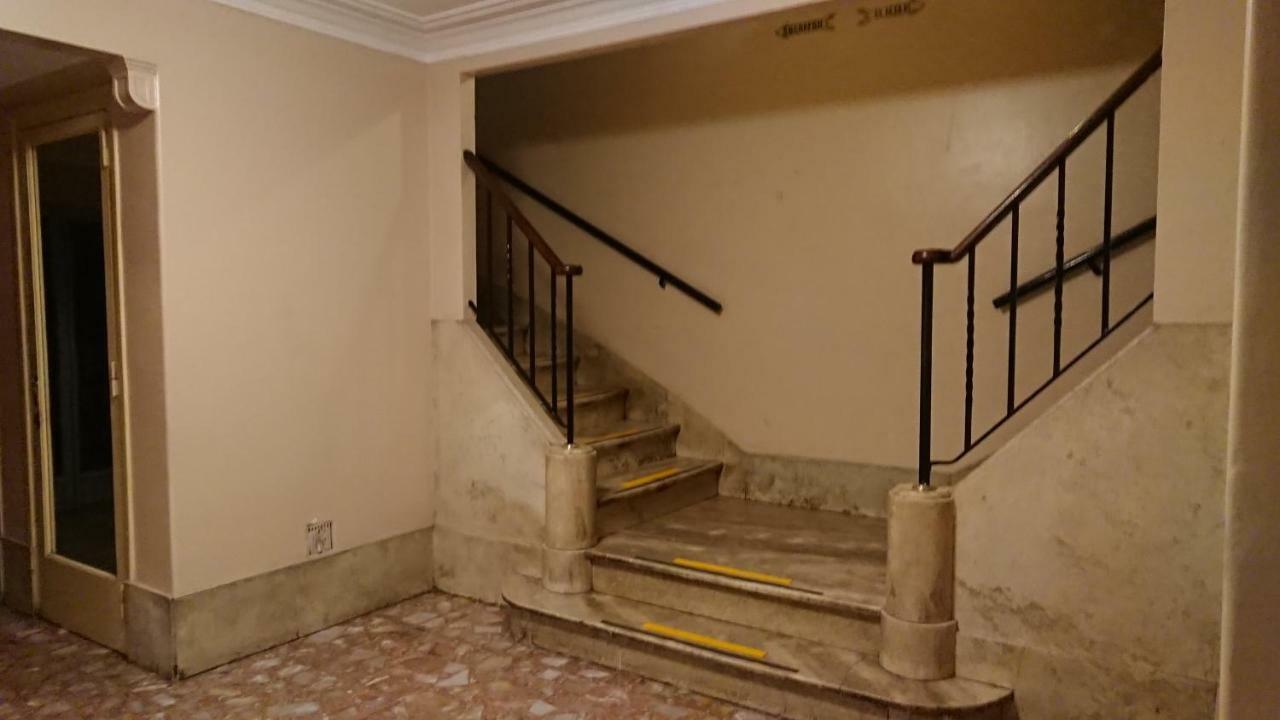 Excelente Departamento Con Balcon A La Calle Sobre Avenida Buenos Aires Bagian luar foto